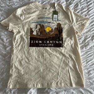 Zion Canyon Beige Graphic Tshirt Large Unisex Goodfellow NWT